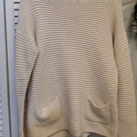 Vince Camuto Sweater size large - Picture 1 of 5